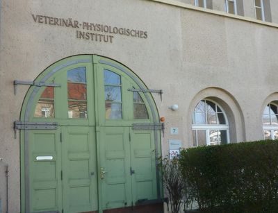 Vordereingang des Instituts